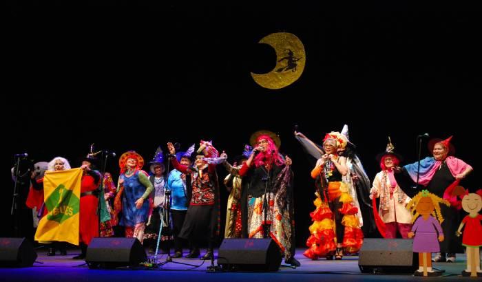"El oeste se viste de gala" - Muestra de la Red de Adultos/as Mayores del Municipio A en el Teatro Solís